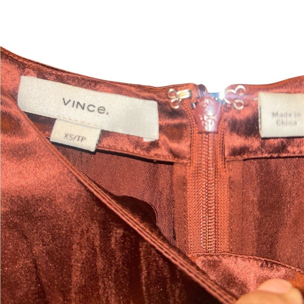 Vince Sleeveless Satin Cinnamon Red Knee Length Crewneck Shift Dress NEW FLAWED - Picture 6 of 11